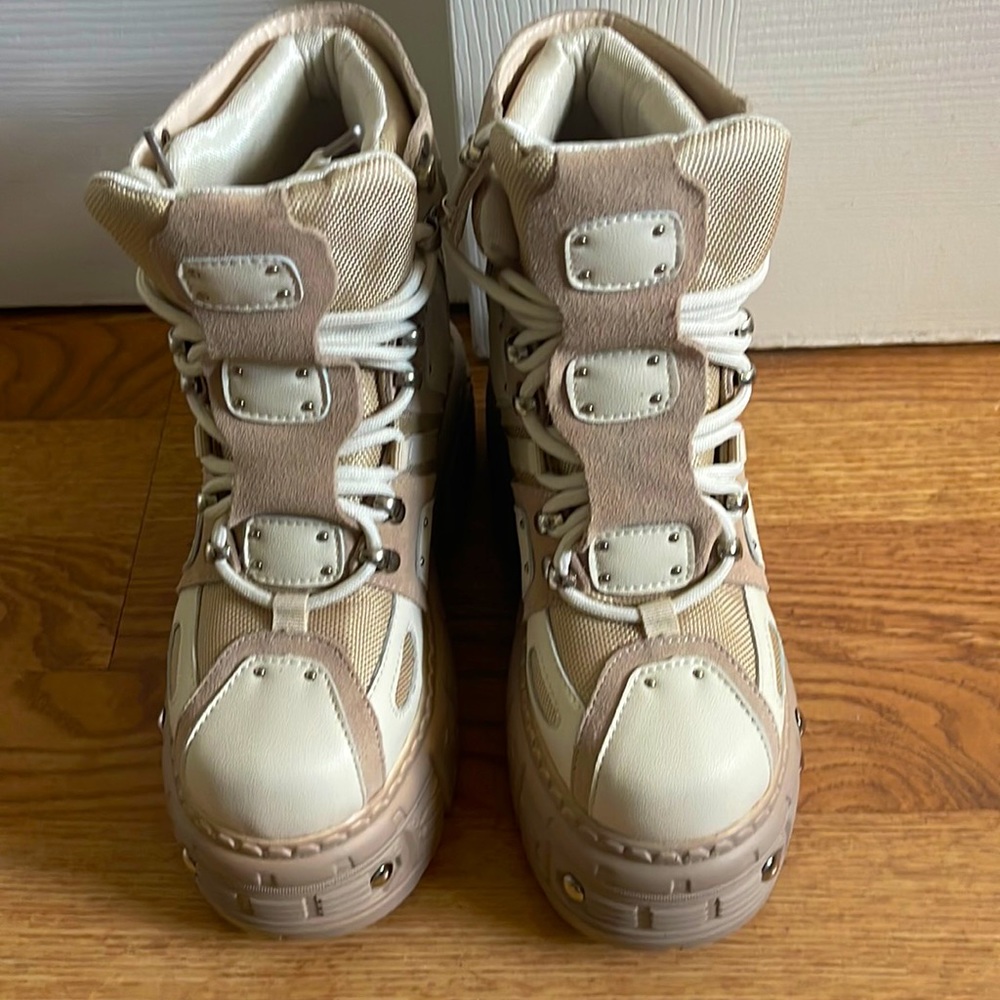 Wang doup Dystopian Platform